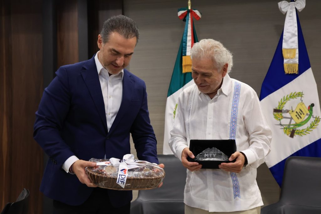 guatemala
embajador
monterrey
comunidad