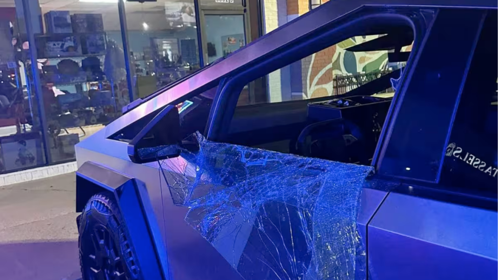 Tesla Cybertruck, fallo de puerta, accidente fatal, demanda judicial, Elon Musk