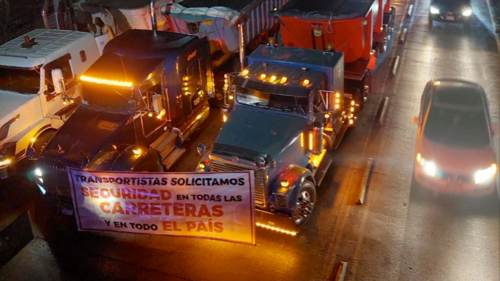 Bloqueo-de-carreteras-Protesta-Nuevo-León-carreteras-federales-transportistas-campesinos