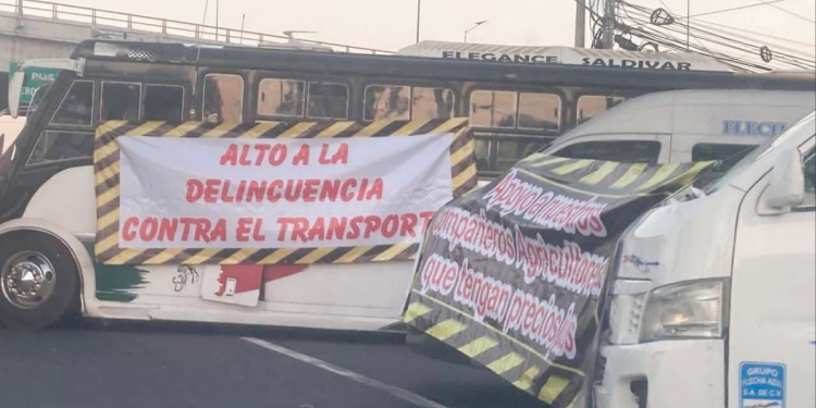 Bloqueo-de-carreteras-Protesta-Nuevo-León-carreteras-federales-transportistas-campesinos