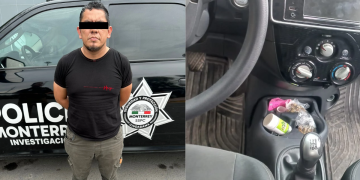 Man standing with hands behind back next to a police vehicle marked 'Policia Monterrey'—suspect in custody. The vehicle displays a badge and text emphasizing investigation.