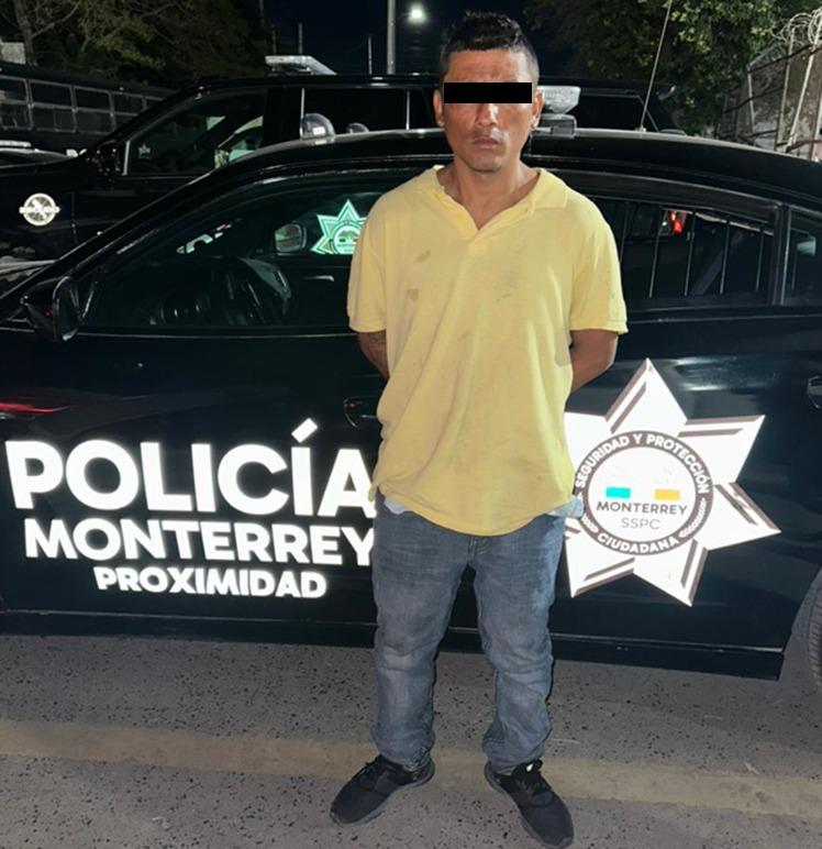 cámaras del c4 captan asaltante afuera de oxxo en el centro de monterrey